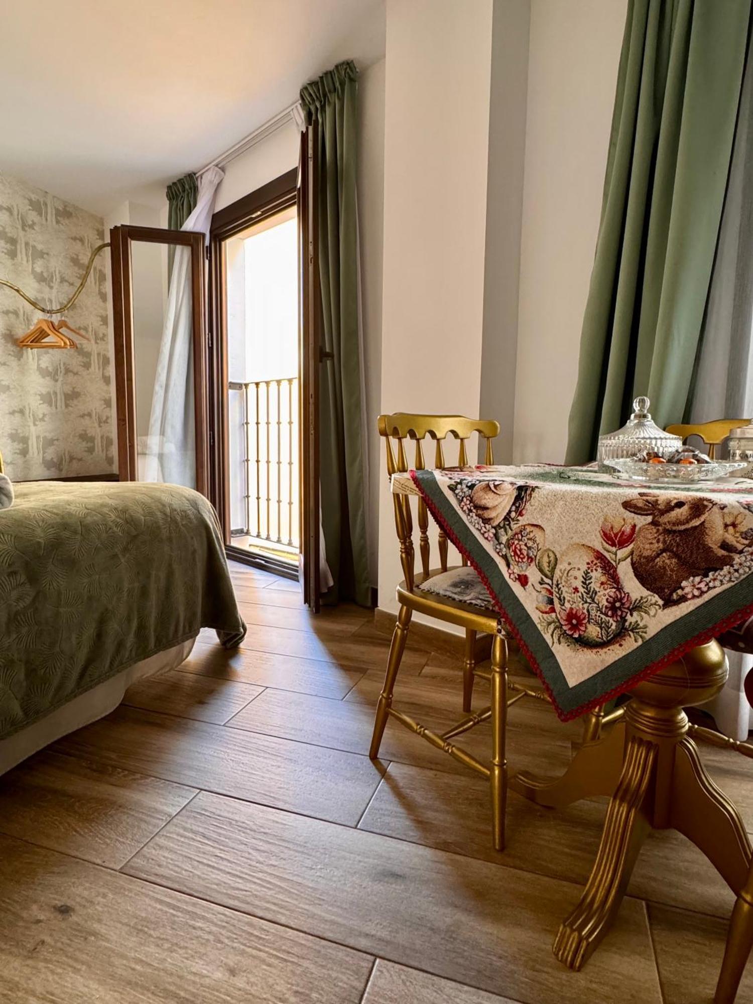 Ateneo Cuenca Suites Con Cocina En El Casco Historico Ngoại thất bức ảnh
