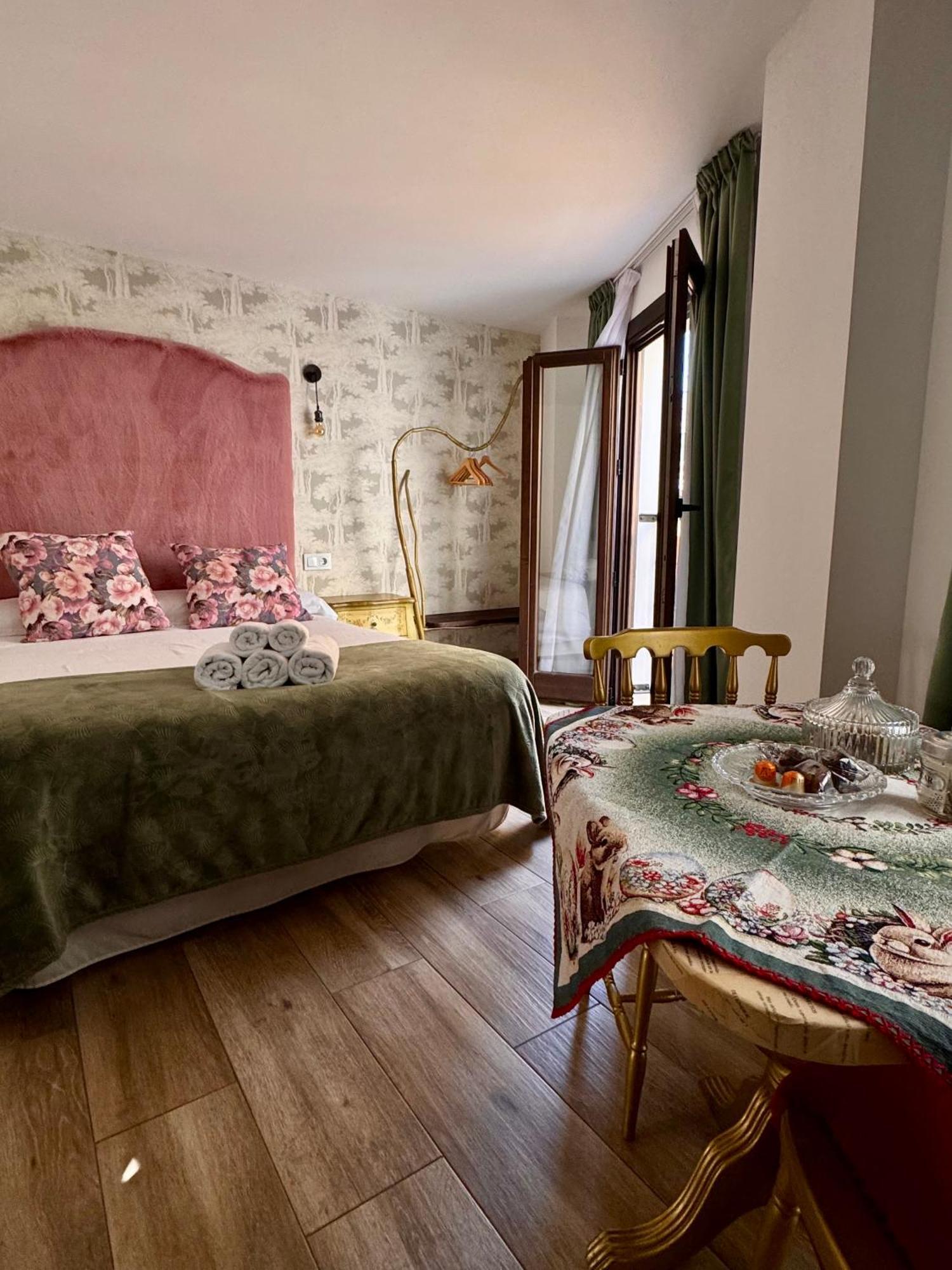 Ateneo Cuenca Suites Con Cocina En El Casco Historico Ngoại thất bức ảnh